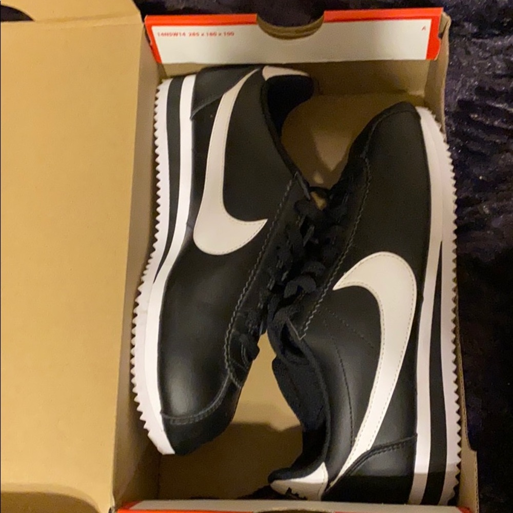 Women’s classic Cortez black and white leather 7.5